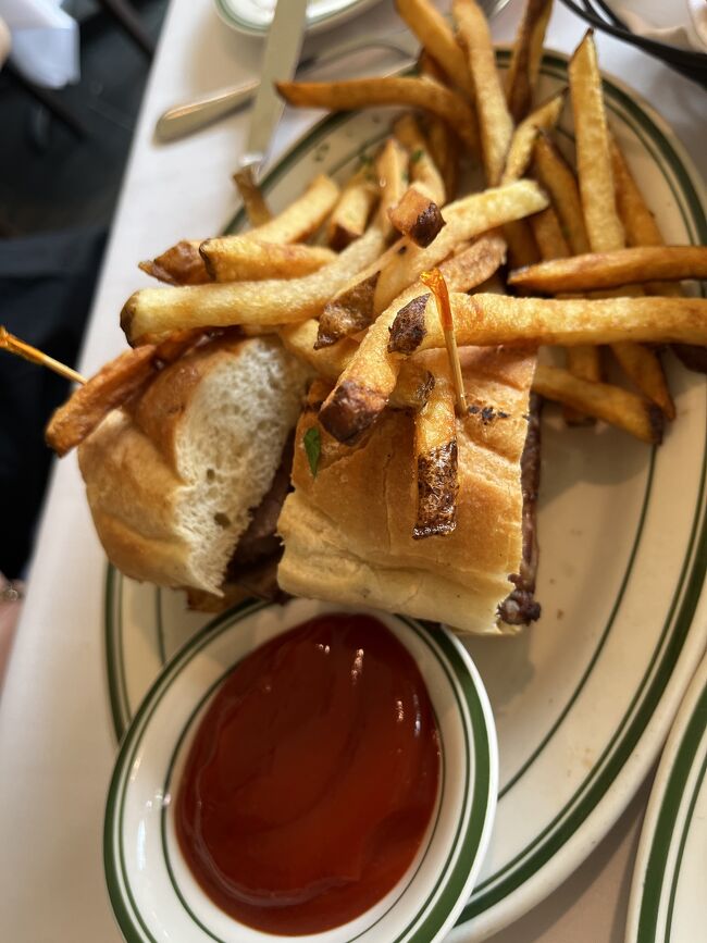 いつもオーダーするステーキスライダー<br />このポテトは食べ切れた事ないです