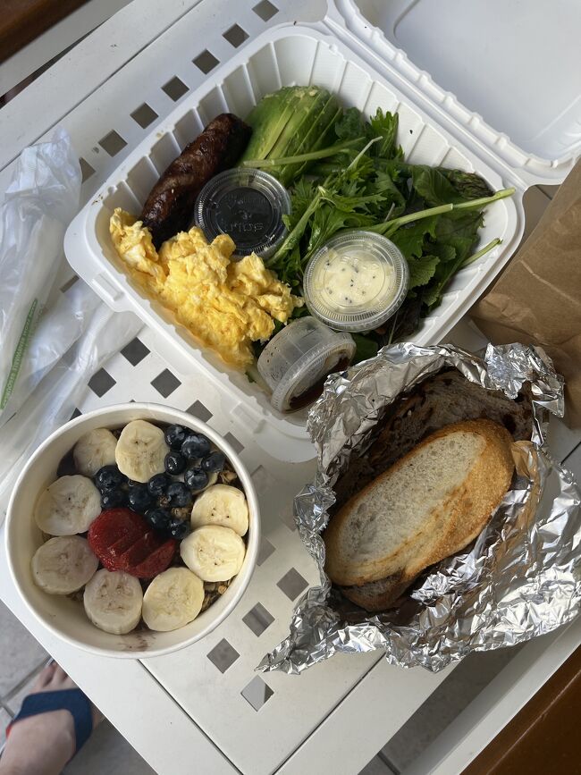 アイランドヴィンテージで購入した朝食はラナイで