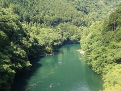 橋の上からのながめ。
