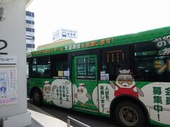 　公的機関に派手にラッピングされた公営バスに乗車。佐賀のバス３社はnimocaを導入しているので、全国共通ＩＣカードが使えます。
　しかも佐賀では身障者２種・療育Ｂ種所持者の「介助者」も、半額割引になります。首都圏では当たり前のようですが、九州では珍しいんです。
