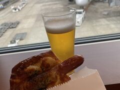 乗継ぎ迄約１時間
本日のランチ、パンとビール
パン→メゾンカイザー
ビール→サントリー糖質OFF