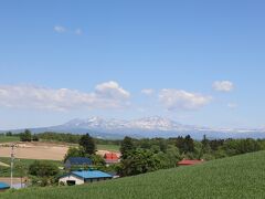 旭岳を含む母なる大雪山は故郷上川地方の穀倉地帯を春夏秋冬、見守っています。