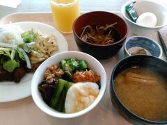 清々しい気分で坂を下り、ホテルで朝食を食べました。これから訪れる草津温泉に向けてワクワクしていました。ここの朝食はのっけめし・・と言うことで白いご飯に　野沢菜やとろろ　漬物を乗っけてみたけれど、結果しょっぱすぎた・・・ということに(´；ω；`)ｳｩｩ　でも幸せな朝でした。　つづく