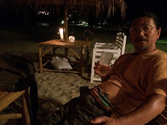 <br /> ランター島の最南端クロンジャークベイ、のバンガローに投宿。<br /> なんか良さげなこじんまりとビーチ。<br /><br />宿到着まずビール