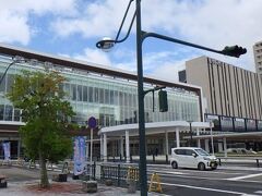 諫早駅
JRと島原鉄道との複合駅。
長崎新幹線の停車駅にもなるとあって、奇麗に建て直されていた。