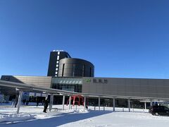 自由市場からタクシーで函館駅へ。（雪がなければ10分ちょっとで歩ける距離）
今回は函館駅直結のＪＲインです。