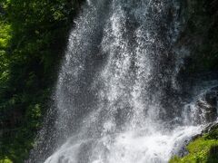 乙女滝。横谷渓谷入り口にあります。この滝は、用水路の一部で人工の滝です。
時間があれば、じっくりと横谷渓谷を散策したいのですが、今日はここまで。
