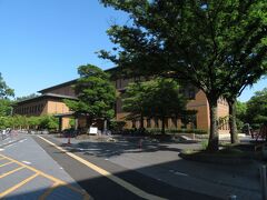 2022.05.29　鶴舞
駅前の図書館にやってきた。