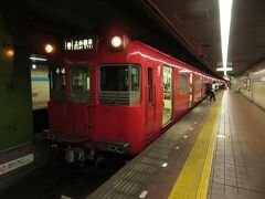 2022.05.29　上前津
すぐにやってきた電車に乗り上前津で降りる。真っ赤な車体に「普」の１文字に大きなライトに飾り帯…これぞ名鉄電車だ。鶴舞線と直通運転をしている。
