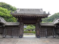 ここが仙厳園の正門だそうです。