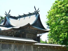 阿蘇神社

熊本地震は記憶に新しいことかと思います。
被災した阿蘇神社、ようやく観光客を迎え入れることが出来たそうです。再建までにかなりの月日を要して復活を遂げた、その力強さを感じます。