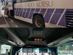 これは次のバスかな…待たなきゃダメか…と思ったけど止まってたバスに乗るとすぐに出発。
どうやら待っててくれたみたい。
乗客は3割くらいでゆったり。
運賃も交通系ICカードでOKだったので助かる。
秋田空港から秋田駅までの運賃は950円。