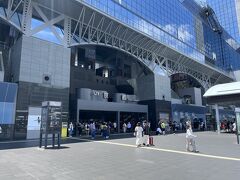 久しぶりの京都駅。いつも京阪で東側に行ってしまうので、京都駅に来ることはなかなかないんですよね。

コインロッカーにスーツケースを預けます。