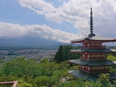 何度も写真を撮影してしまいます。
新倉富士浅間神社の御朱印もこの絵が描かれてます。