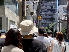 【黄金湯／錦糸町／墨田区】

既に、行列...

まだ、11時なのに...しかも、気温は35度C!!!
