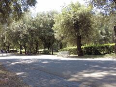 ボルゲーゼ公園に到着しました。静かです。