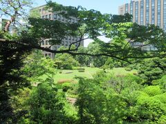 早稲田キャンパス向かいに造られた大隈庭園。
芝生広場を中心にした緑豊かな庭園で、学生の憩いの場になっていました。