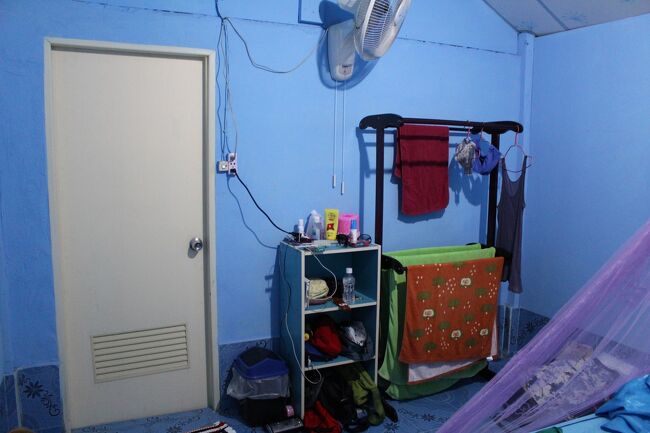 部屋はとても質素