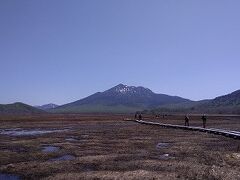 この日は雲一つなく晴天で燧ヶ岳がくっきり見えました。
写真撮影し、ここから山ノ鼻に戻ります。