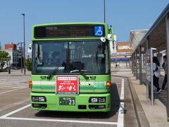 高岡の街をぐるっと回ってホテルに戻り、高岡駅前から新高岡駅までバスに乗ります。