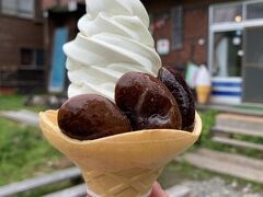 ご褒美ソフト^ ^
大きな花豆が3つ！濃厚ソフトクリーム
こちらは、山の鼻小屋さんで食べられます。

この後、来た道を登って帰ります。
ところどころにベンチがあるので安心^ ^