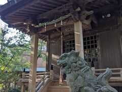 公園内の山を登ったところにある熊野神社
