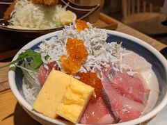 ミナカ内の小田原みなと食堂にて海鮮丼。
途中まで食べたらお出汁をかけて「まご茶漬け」にできます。

美味しいものと温泉を堪能した１泊２日の小田原・湯河原旅でした。
