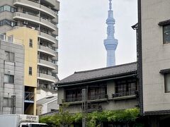 【船橋屋／亀戸】

このくず餅『船橋屋』...

実に、既に「217年」も前の江戸時代の1805年（文化二年）、十一代将軍徳川家斉の頃に創業したという歴史ある超老舗だそう。