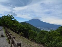 旧御坂峠から富士山がキレイに見えた。