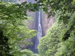 震動の滝（雄滝）