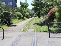 北海道最古の鉄路「手宮線」跡。

気温21度で街歩きもさわやか～。