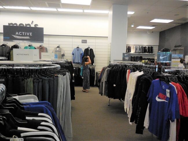 だから、買い物は一店に絞らずに、ウィンドーショッピングで十分に楽しいのです。