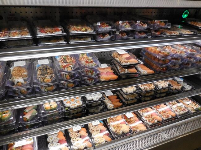 スシならば、そのまま買って帰れば食べられますね。