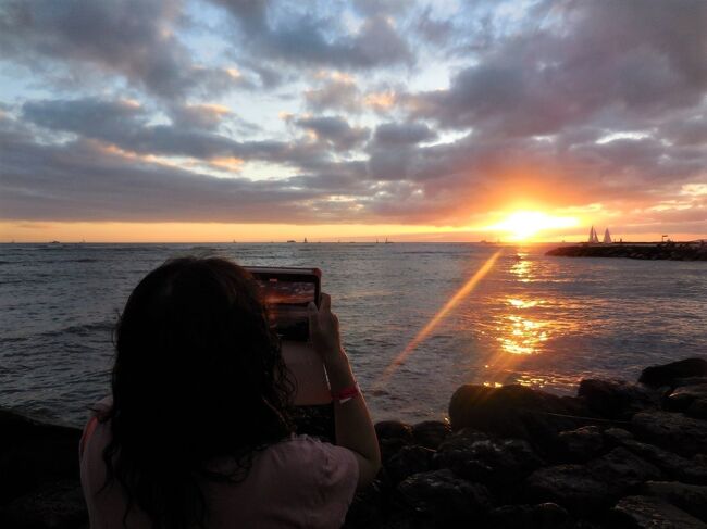 サンセットショーは、毎回が異なるストーリーのドラマですよ。<br /><br />