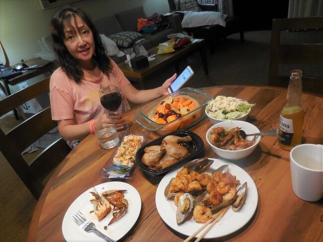 ラスベガスではレストランディナーで贅沢したけれど、癒しのハワイに来たなら気兼ね要らずのホームの食卓。これで、良いのだ。<br />ハワイ滞在も、残るところ二日です。