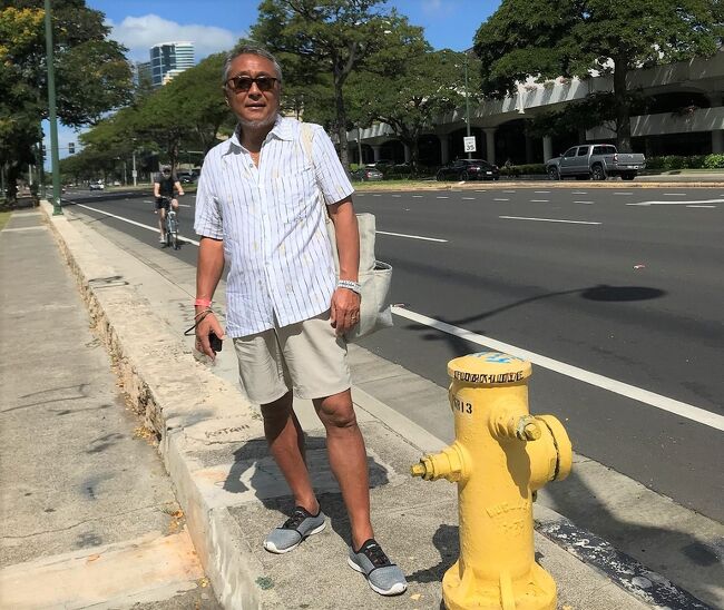 むふふ・ふふ...。しっかり買い込みましたぞ。<br />エンゼルby theシーのシャツを着た、ダンディな運び屋です。