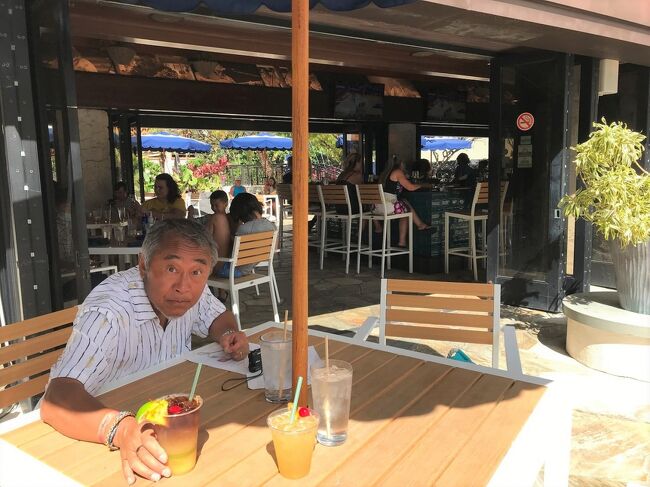オーダーしたのは、オレンジマンゴーカクテルとマイタイです。