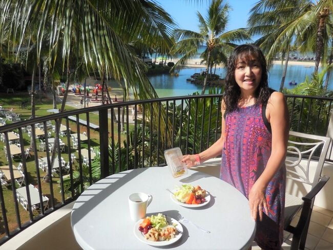 朝食は、自室のバルコニーテラスで…。