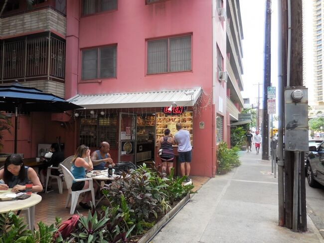 しかも、以前のコリアンBBQの店は、隣に新装オープンしていたのです。<br />おそらくは、両方の営業主は同じ人なのではないかと思われますが、アフターコロナの商売繁盛で喜ばしい事でしょうねぇ。