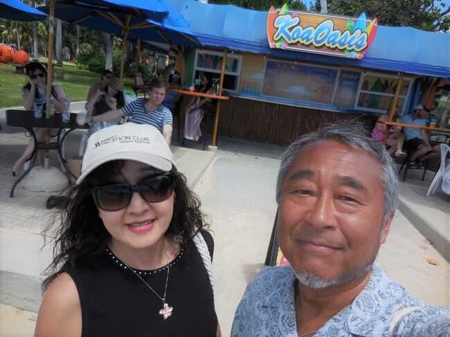 この時私たちは、某所からプレートフードを買ってきていたのです。それは、今夜の夕食にするつもりの買い物でした。<br />はてさて、そのプレートフードとは何でしょう？<br />むふふふふ...。　これまでにお見せした写真の店ではありません。でも、いつもながらの‘あれ‘です。<br />私たちの大好物プレートランチですよ～♪