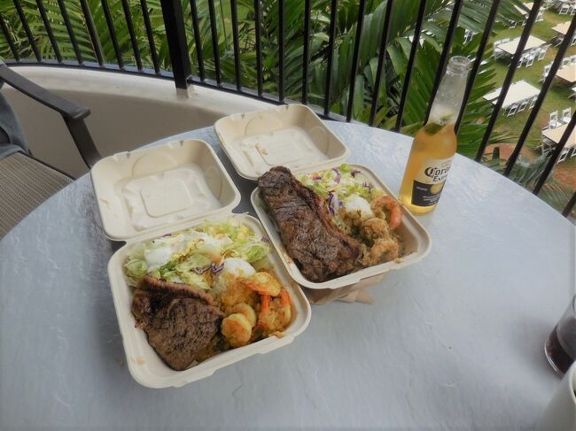 買ってきたプレートフードは、チャンピオンズのステーキ&amp;ガーリックシュリンプ。<br />一方のシュリンプは、レモンはレモンバター風味です。