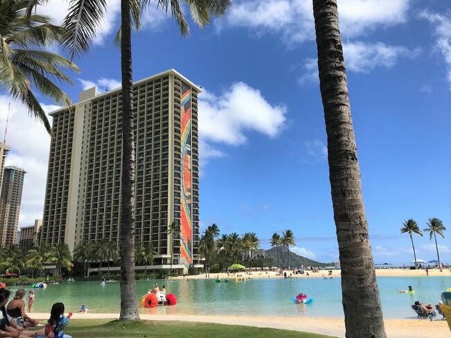 食事を終えて、ブラブラとやって来たのはヒルトンラグーン。