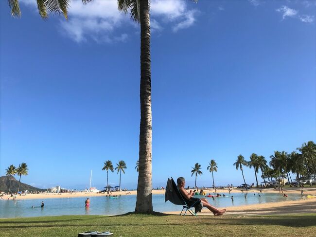 これは、自分のためでした。<br />もちろん、チェアもテントも、夫婦で仲良く使います。<br />例えばレンタルのパラソルとチェアを利用したなら、一日で70ドル以上になりますからね。もしも10日間利用したなら、700ドル以上ですよ。それを支払うくらいなら、根性で日本から持って来た方が良いだろうという判断でした。