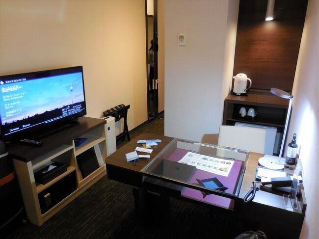 それでも、昨年末に強制隔離された部屋よりは広くて快適ですよ。