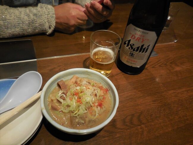 そして、オーダーした料理が牛モツの煮込み。