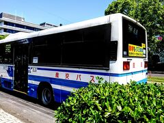 産交バスが熊本市内を走っている。