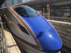 久しぶりの東京駅の東北新幹線ホームから。
こちらはお隣のホームの「はくたか」！