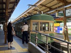 鎌倉駅から江ノ電に乗って長谷寺に向かいます。