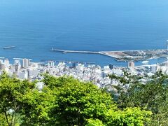 熱海の温泉街は建物が密集していますね

数年前にこのあたりで盛り土による土砂崩れがあったのは
記憶に新しい
本当にとんでもないことですね！！