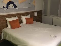 イビス スタイルズ ミーティング センター ルーヴァン ラ ヌーヴル
ibis Styles Meeting Center Louvain la Neuve

イビス　スタイルズですが、研修とか会合に使われていそうな大型のホテル。広々とした敷地で気持ちがいい。